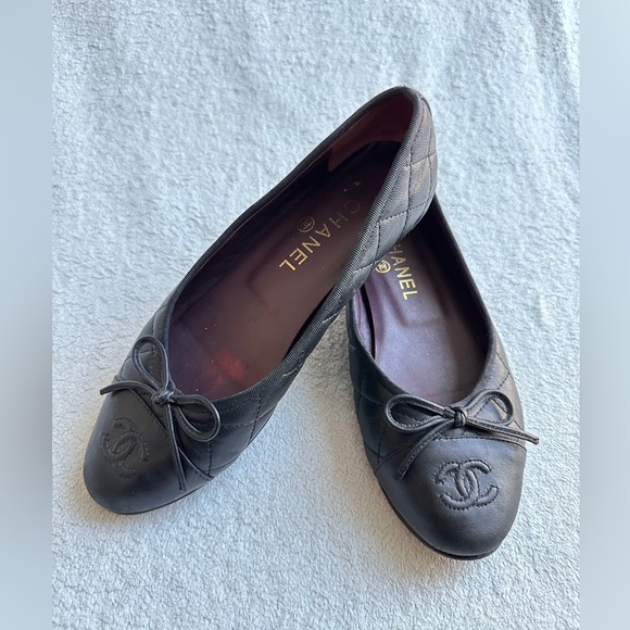 Chanel Black Quilted Leather CC Logo Classic Cap Toe Ballet Flat Shoe 36 - US 6 - Picture 3 of 14